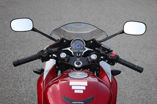 Още снимки на Honda CBR250R 10