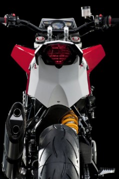 Официални снимки на мотоциклета Husqvarna Nuda 900R 16