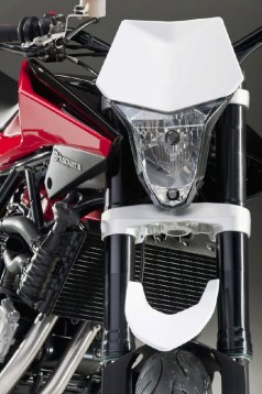 Официални снимки на мотоциклета Husqvarna Nuda 900R 19