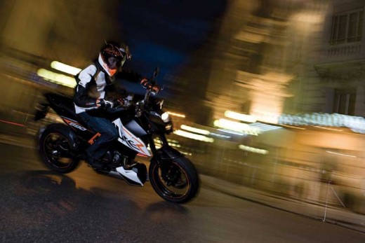 Най-мощния едноцилиндров мотор в света - детайли за 2012 KTM 690 Duke 02
